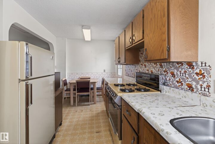 Property Photo: 15406 94A Avenue NW AB T5R 5L7
