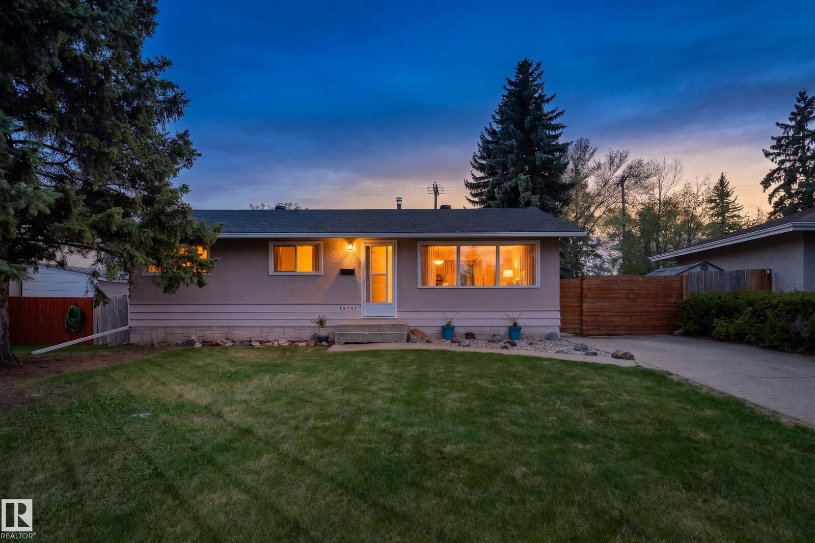 Property Photo: 15241 85 Avenue NW AB T8R 3Z8