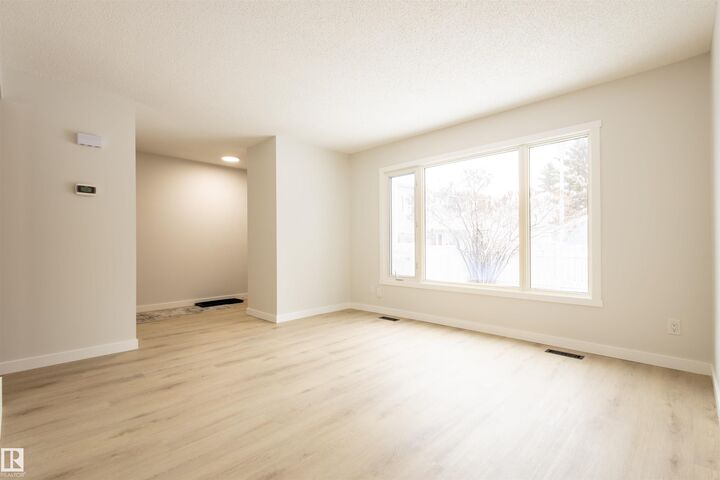 Property Photo:  30 Amberly Court NW  AB T5A 2H9 