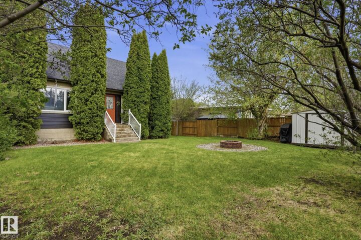 Property Photo: 4 Langley Dr AB T8L 2L5