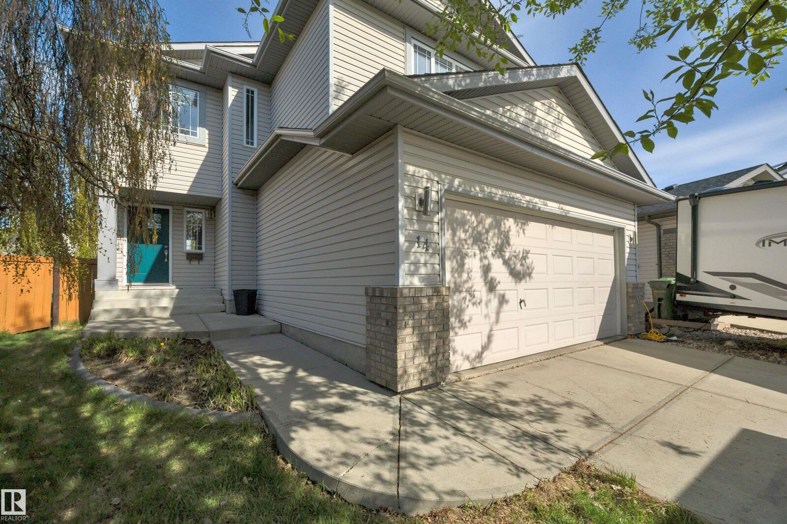 Property Photo: 14 Newport Crescent AB T8N 7C4
