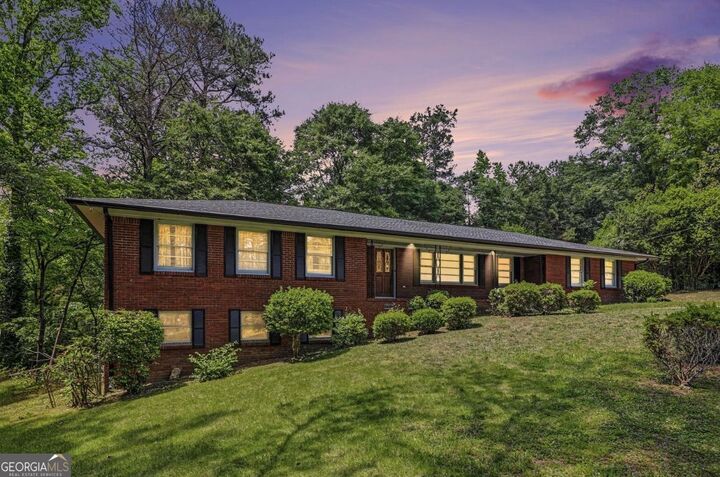 Property Photo:  14 N Poplar Street  GA 30213 