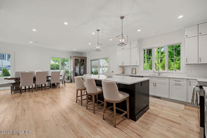 Property Photo:  185 S Water Street South  CT 06830 