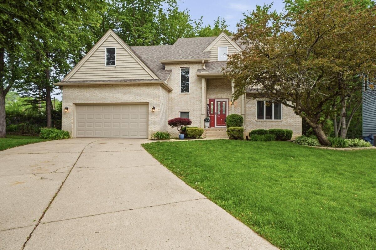 Property Photo: 5204 Woodmere Court IN 46383
