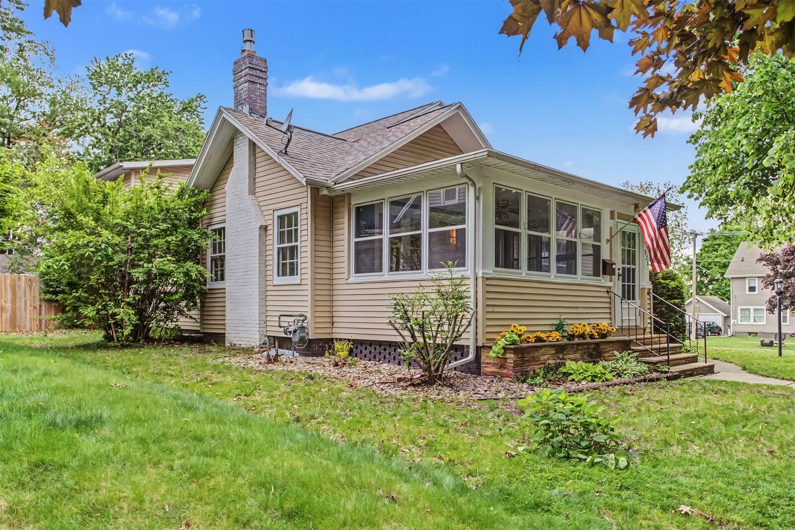 Property Photo:  521 Tama Street  IA 50036 