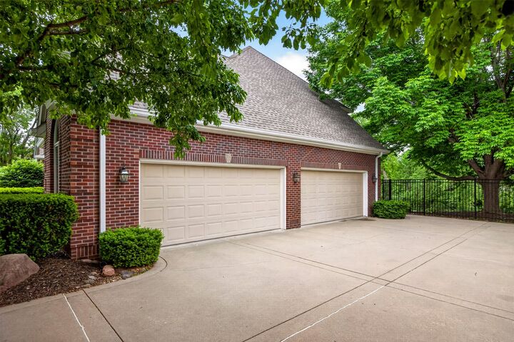 Property Photo: 8120 Heather Bow Court IA 50131