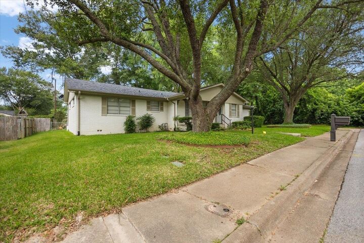 Property Photo:  1000 Westwood Dr  TX 75654 
