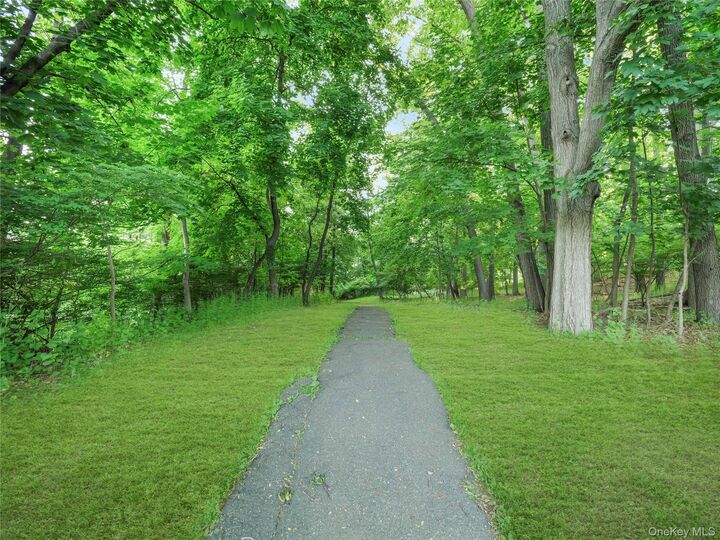 Property Photo:  1 Doxbury Lane  NY 10901 