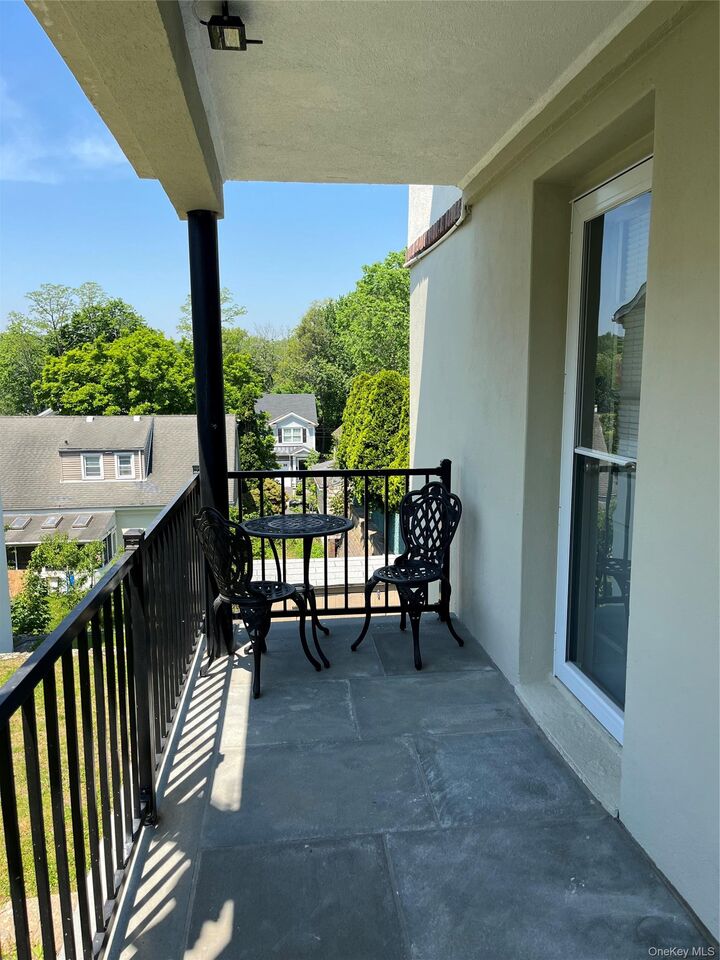 Property Photo:  315 Gainsborg Avenue E  NY 10604 