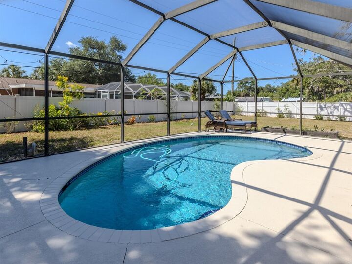 Property Photo: 381 Falkland Road FL 34293