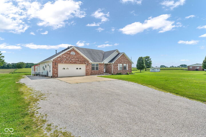 Property Photo:  965 W Pearl Street  IN 46181 