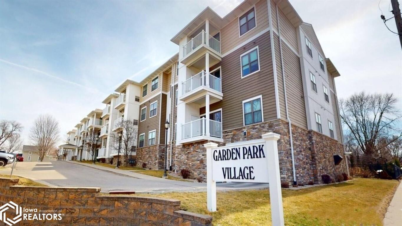 Property Photo: 809 7th Ave N #301 IA 50428