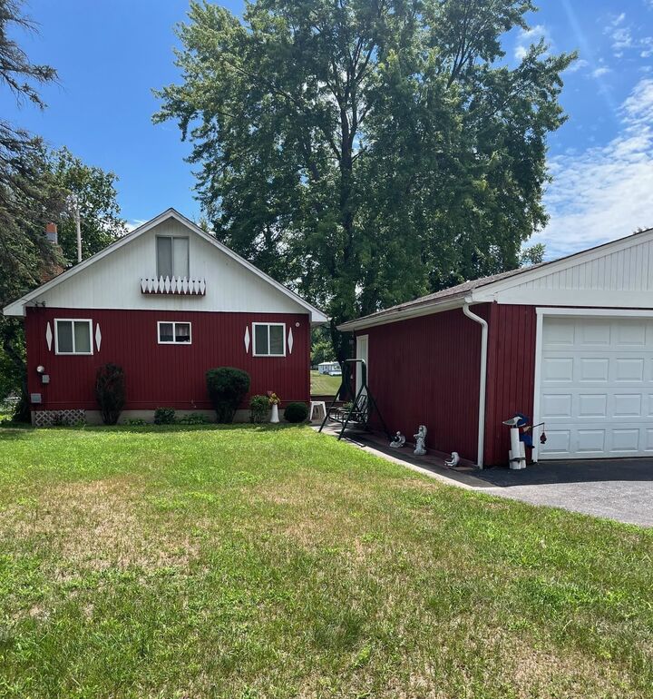 Property Photo:  1219 McKimmy Drive  MI 48612 