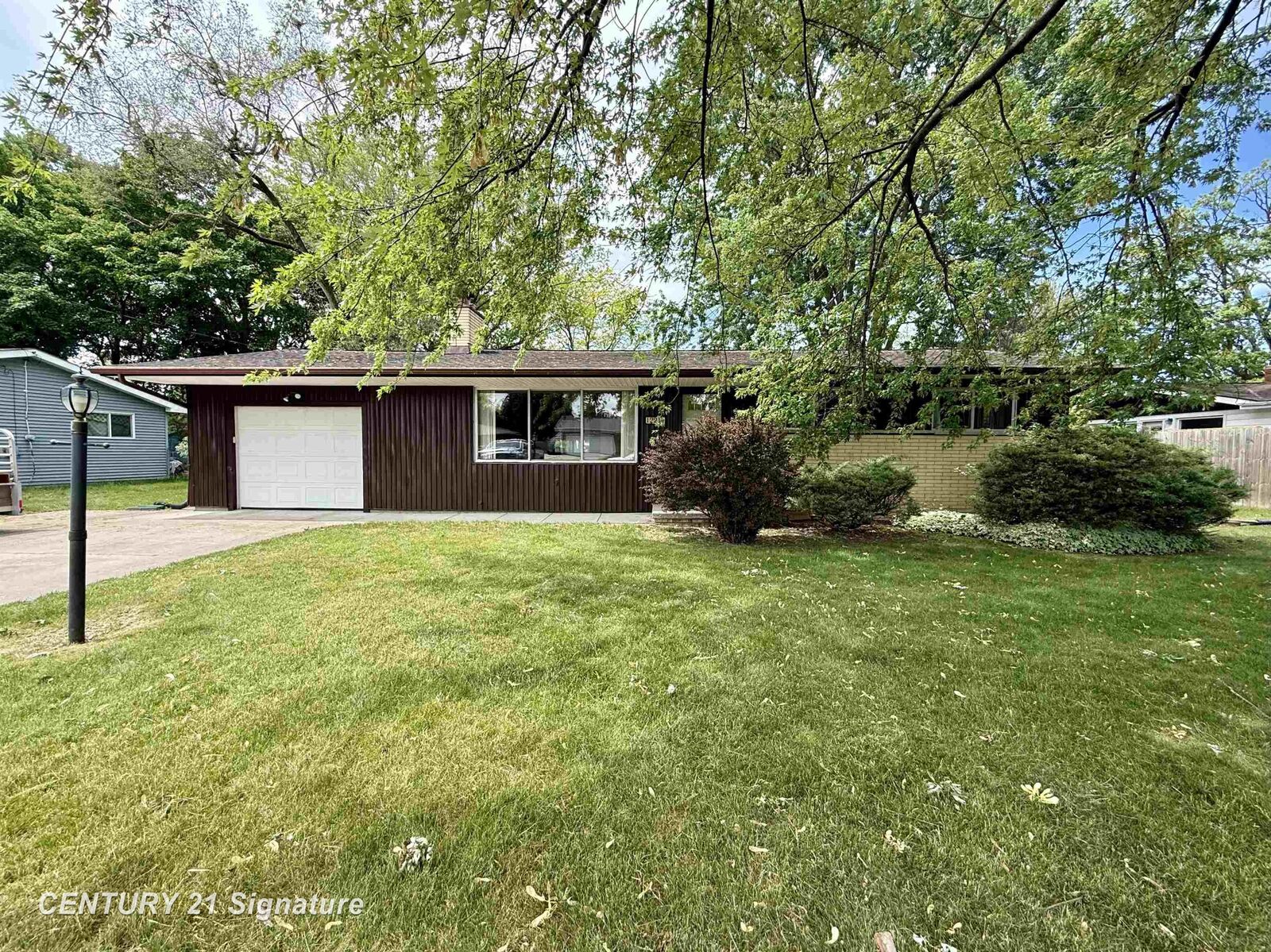 Property Photo:  1221 Sauk Lane  MI 48638 