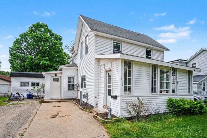 Property Photo: 519 Rose Avenue MI 49307
