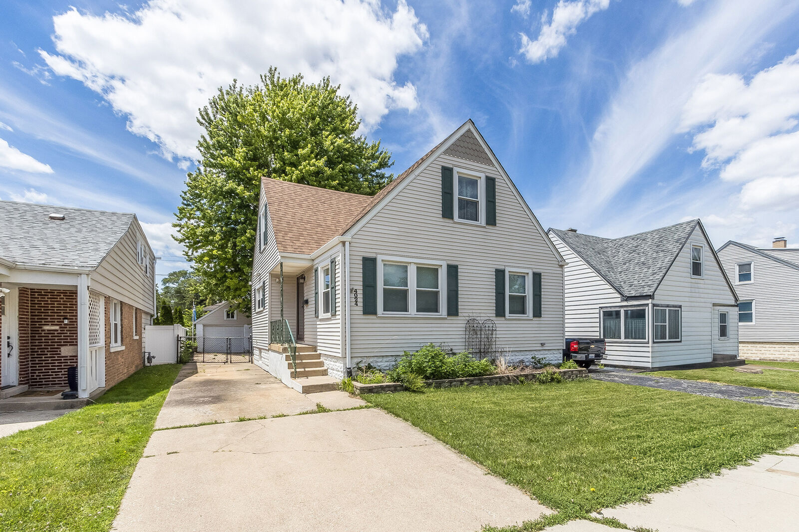 Property Photo:  4024 Gage Avenue  IL 60534 