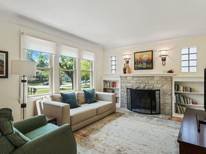 Property Photo:  116 E Maple Street  IL 60148 