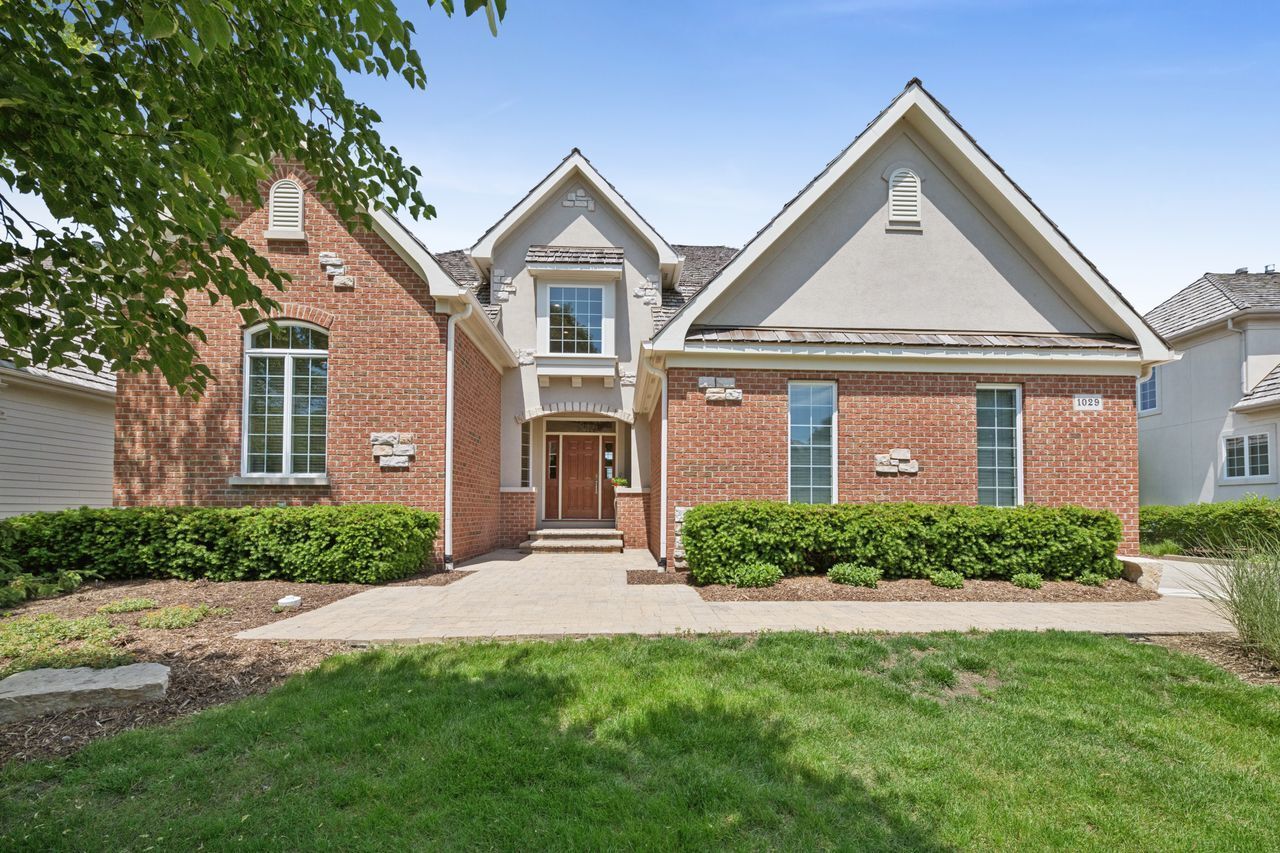Property Photo: 1029 Ridgeview Drive IL 60010
