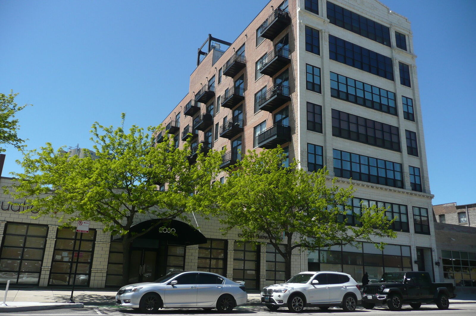 Property Photo: 2024 S Wabash Avenue 504 IL 60616