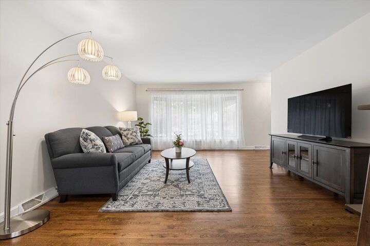 Property Photo: 1742 E Tano Lane IL 60056