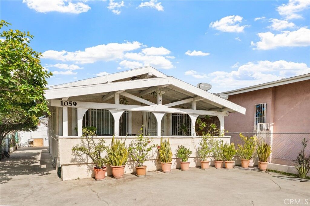 Property Photo: 1059 N Wilton Place CA 90038