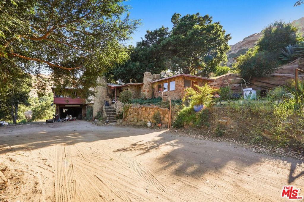Property Photo:  670 Bryant Drive  CA 91304 