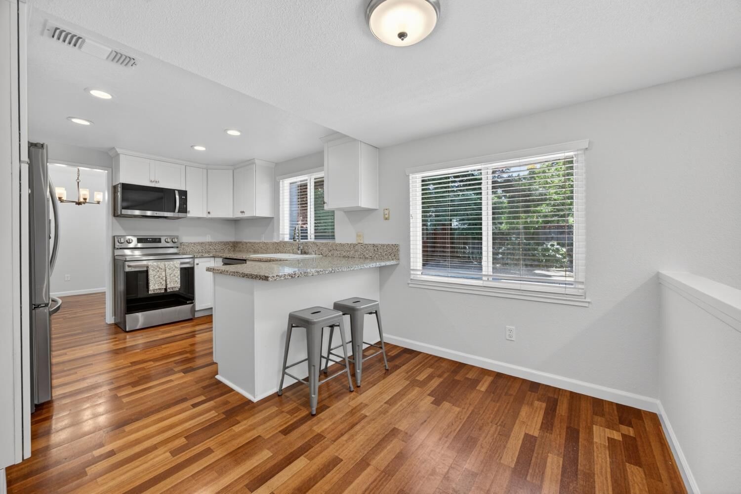 Property Photo:  1480 Woodland Oaks Way  CA 95833 
