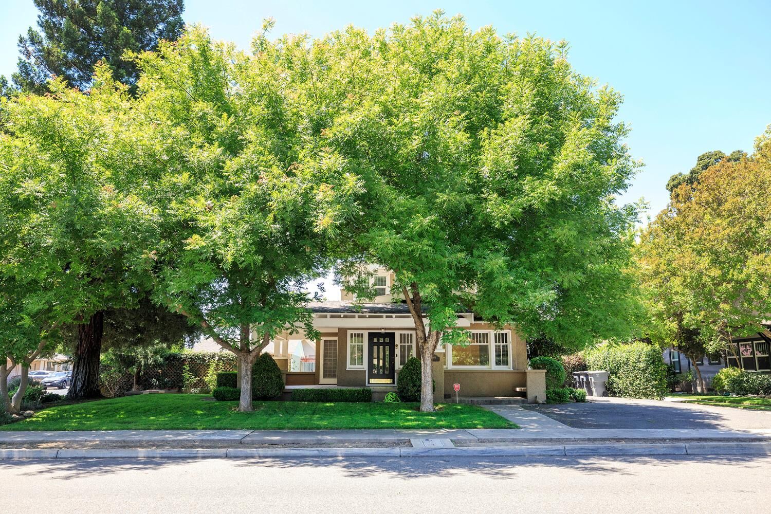 Property Photo: 306 California Avenue CA 95361