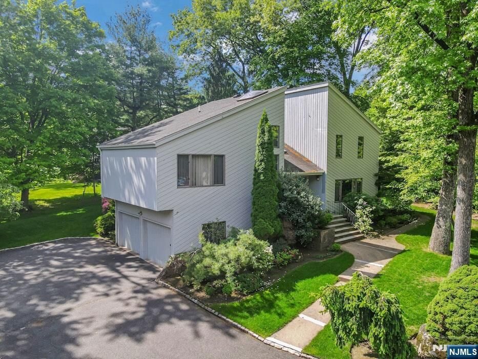 Property Photo:  18 Mission Way  NJ 07670 