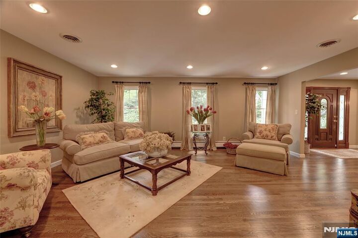 Property Photo:  71 Cheshire Lane  NJ 07456 