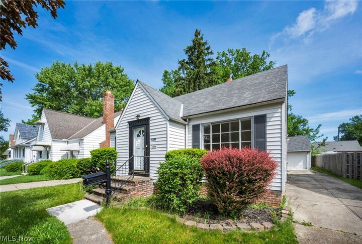 Property Photo: 25671 Farringdon Avenue OH 44132