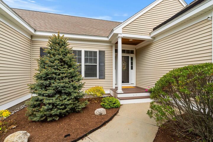 Property Photo: 1 Tarleton Lane NH 03031