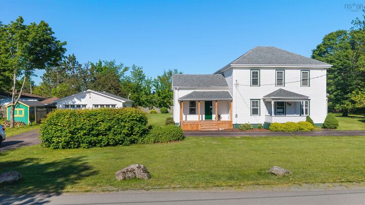 Property Photo: 6 Hamilton Avenue NS B0N 1C0