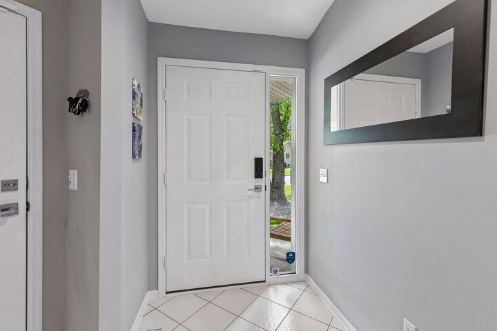 Property Photo:  913 Oakwood Heights Circle  MN 55123 