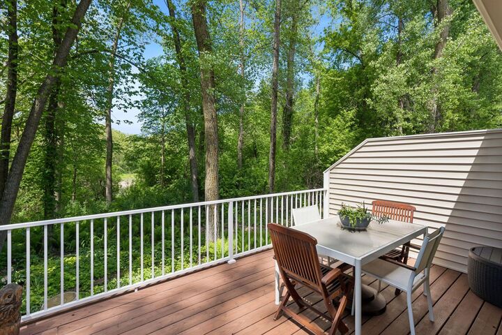 Property Photo:  913 Oakwood Heights Circle  MN 55123 