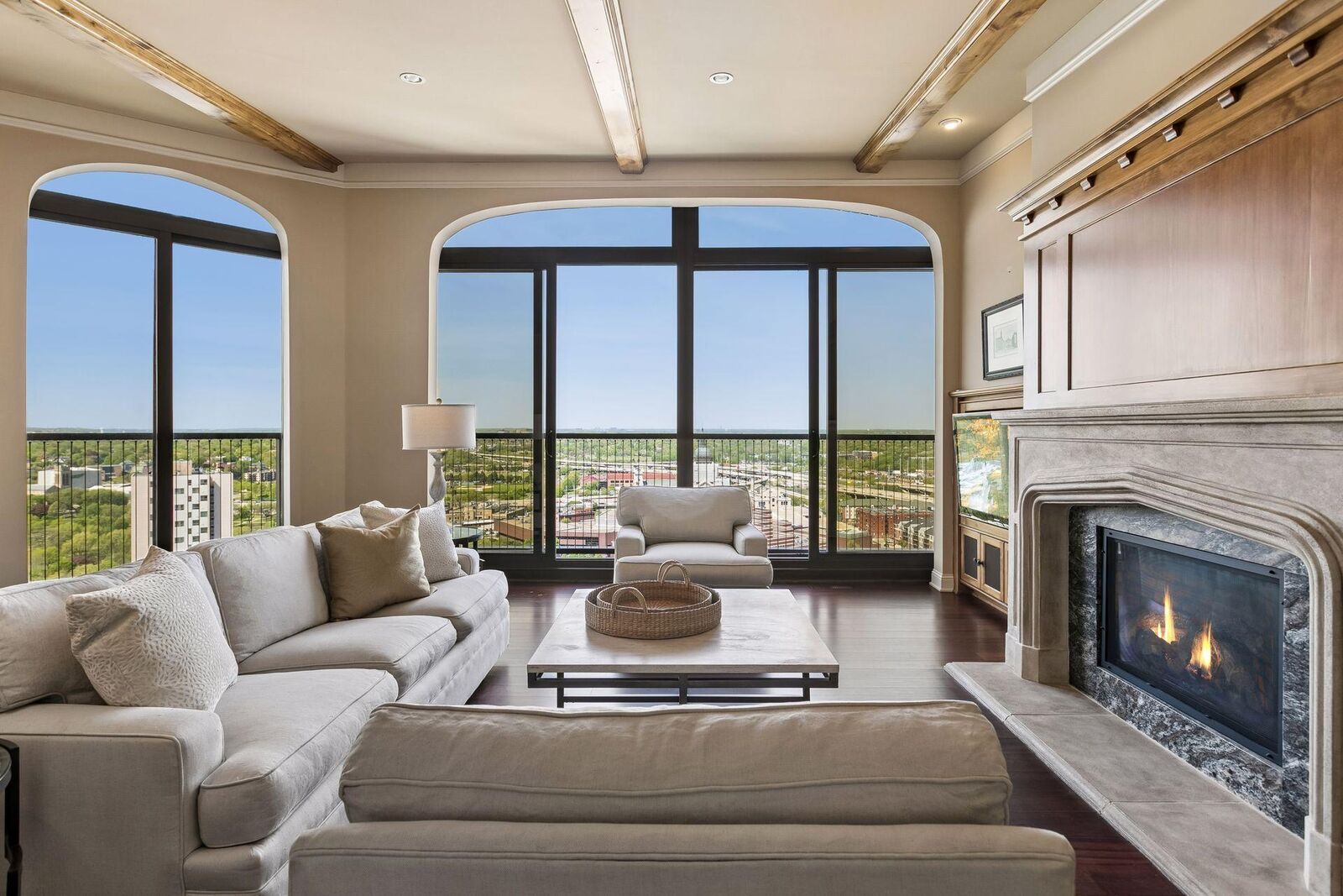 Property Photo:  1201 Yale Place 2303  MN 55403 