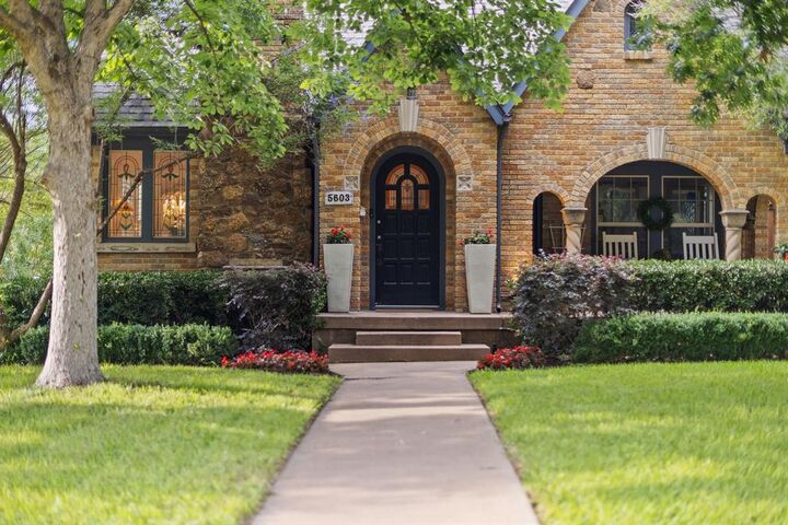 Property Photo: 5603 Vanderbilt Avenue TX 75206