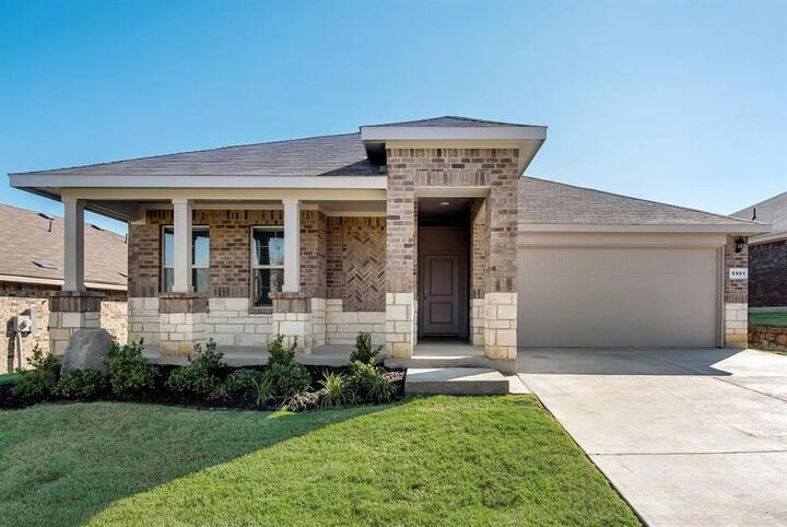 Property Photo: 5901 Bull Creek Lane TX 76226