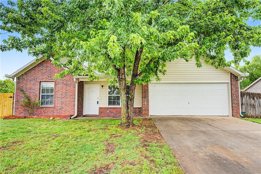 Property Photo:  1168 S Sherman Avenue  AR 72701 