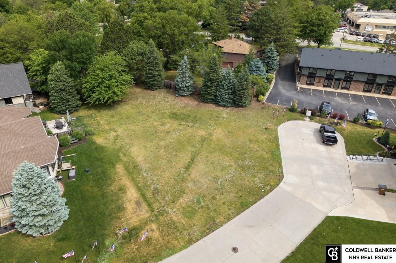 Property Photo: 2917 Park Place Court NE 68506