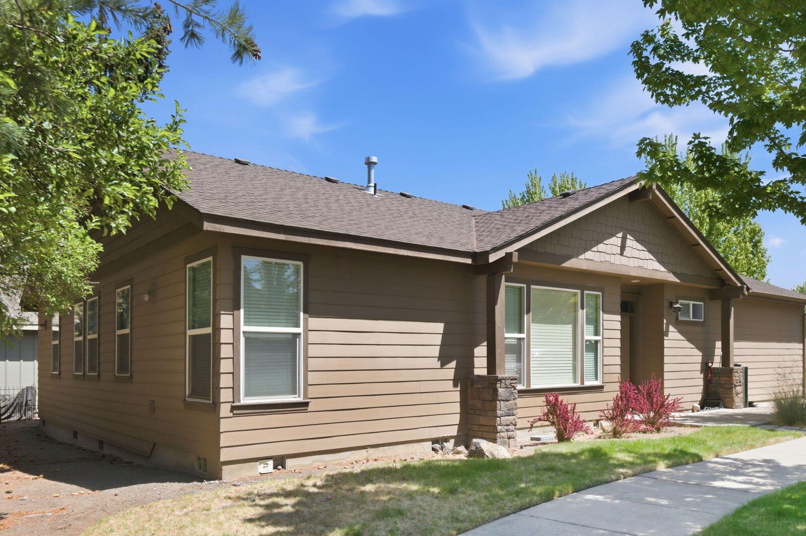 Property Photo: 2302 NE Mary Rose Place OR 97701