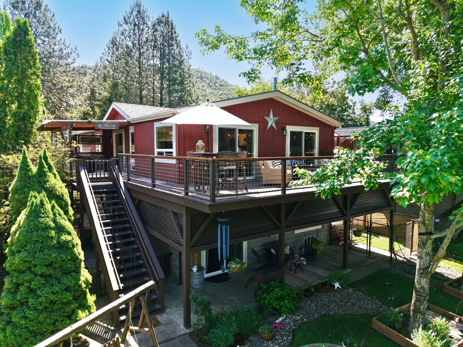 Property Photo: 150 Castaline Place OR 97539