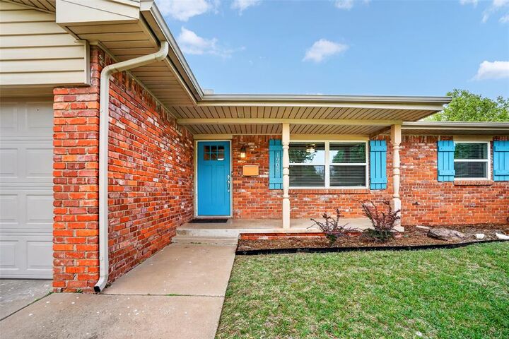 Property Photo:  1905 Plymouth Lane  OK 73120 