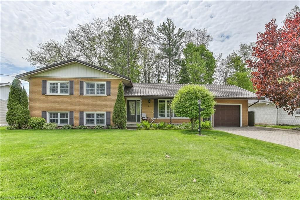 Property Photo: 4 Highland Drive ON N4G 2E9