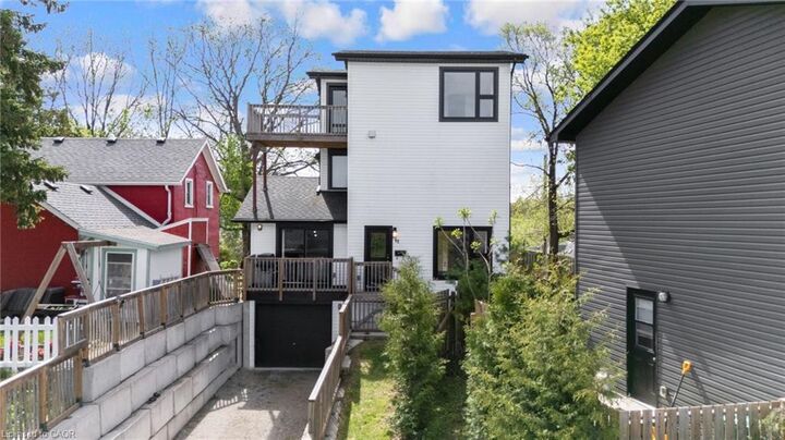 Property Photo:  11 Eagle Hill  ON N3C 2C8 