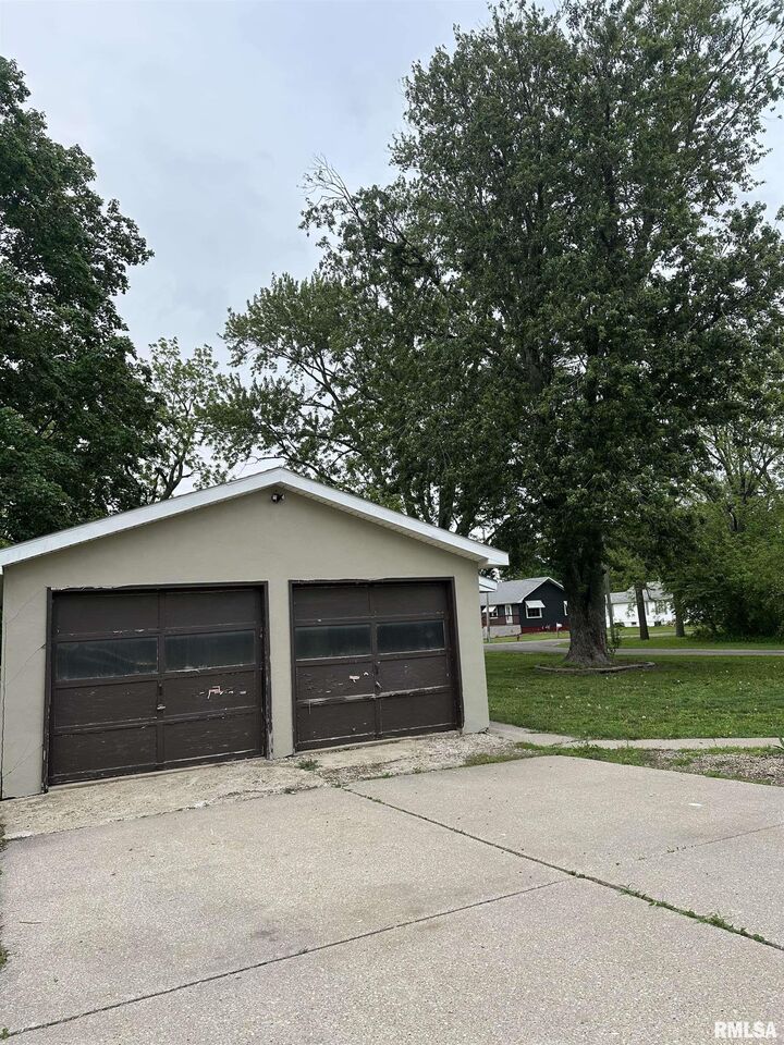 Property Photo:  411 E North Street  IL 61448 