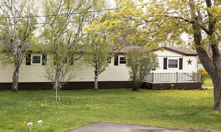 Property Photo: 11 Manor Drive PE C1A 6R2