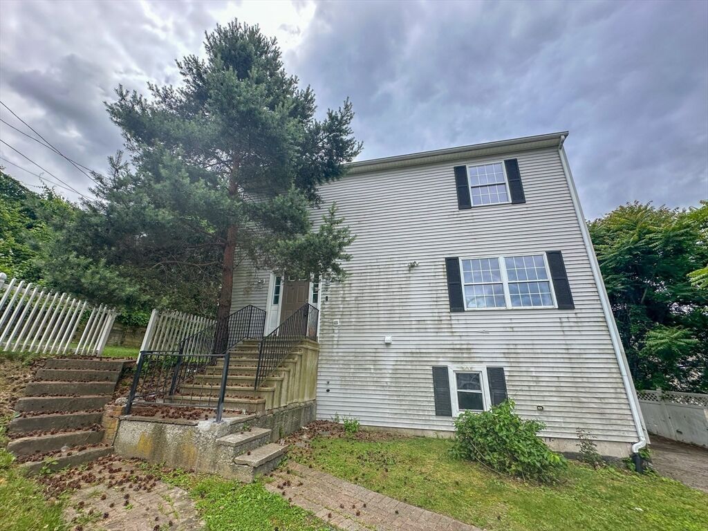 Property Photo: 20 Groton Pl MA 01604