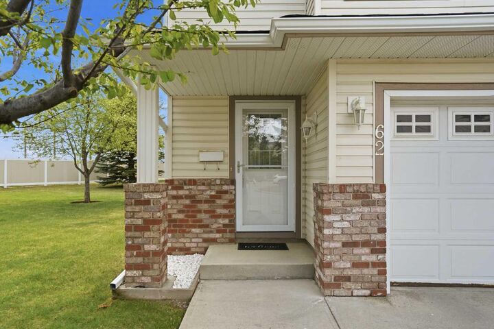 Property Photo:  62 Country Hills Cove NW  AB T3K 5G7 