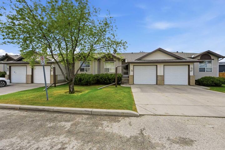 Property Photo:  25 Tararidge Circle NE  AB T3J 3W4 